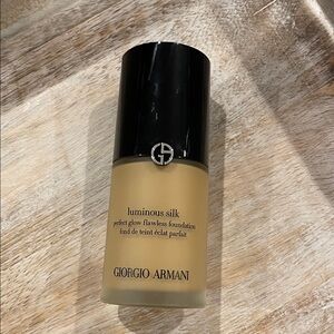 Giorgio Armani Luminous Silk Foundation (6)
